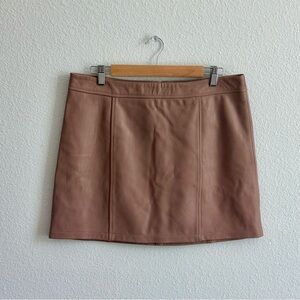 NWT Gianni Bini GENUINE LEATHER Rachel Mini Skirt in Blush. Size Large.